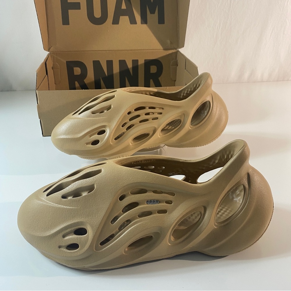 Yeezy Foam RNRs Ochre Size 11 NEW in Box
